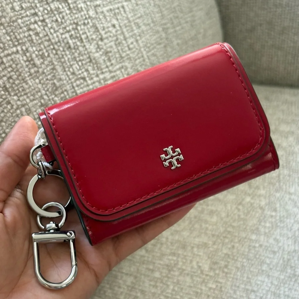 New TORY BURCH EMERSON PATENT FLAP CARD CASE WARM RED